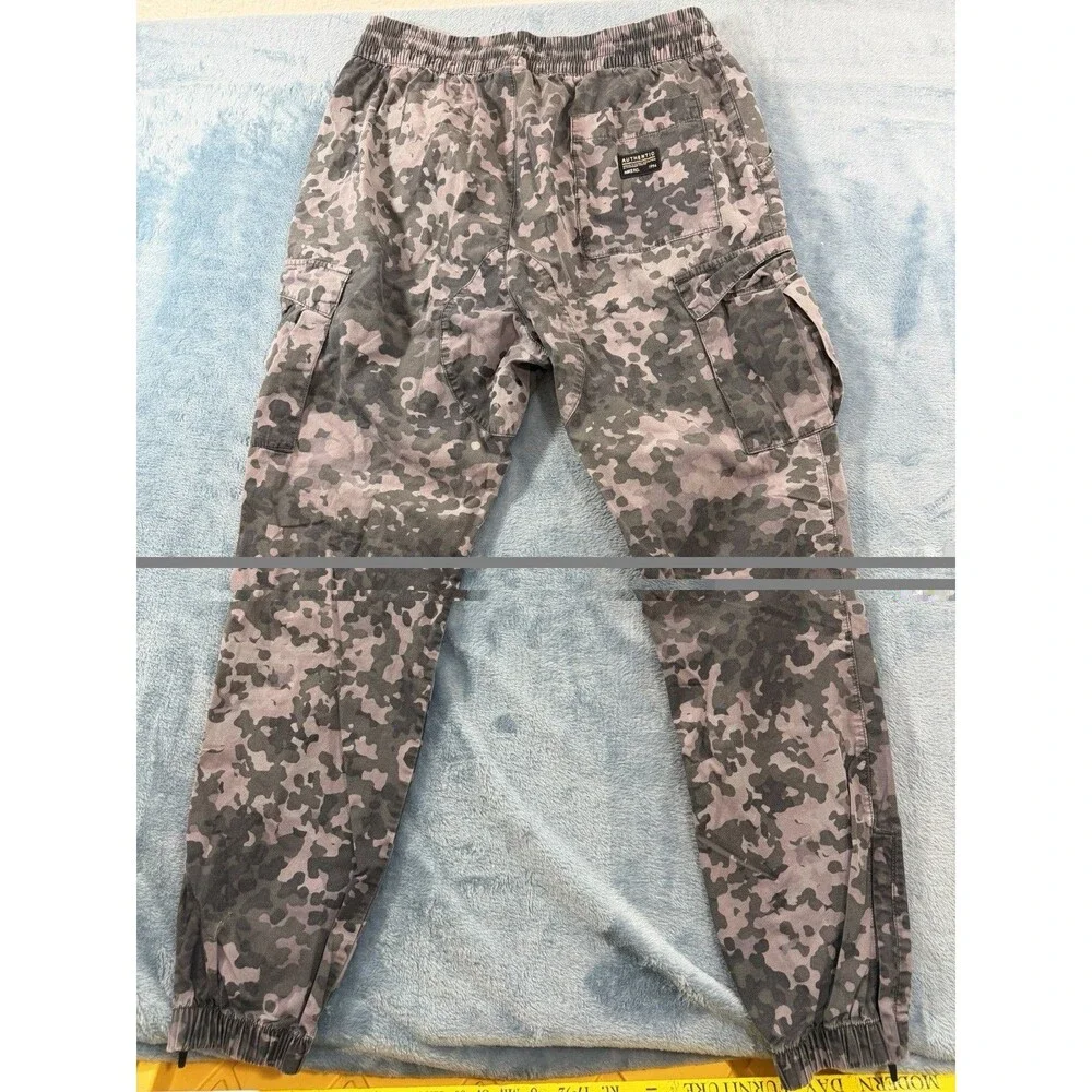 Nike Club Woven Cargo Joggers Mens Medium M Gray Camo Digital Camouflage 636225